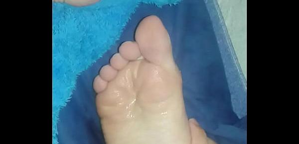  Spit feet girl - Saliva pies mujer